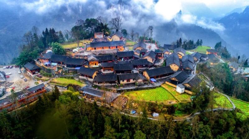 十八洞村.jpg