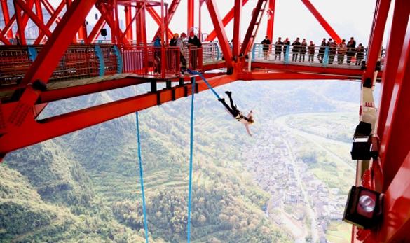 去矮寨大桥打卡开启云上游模式